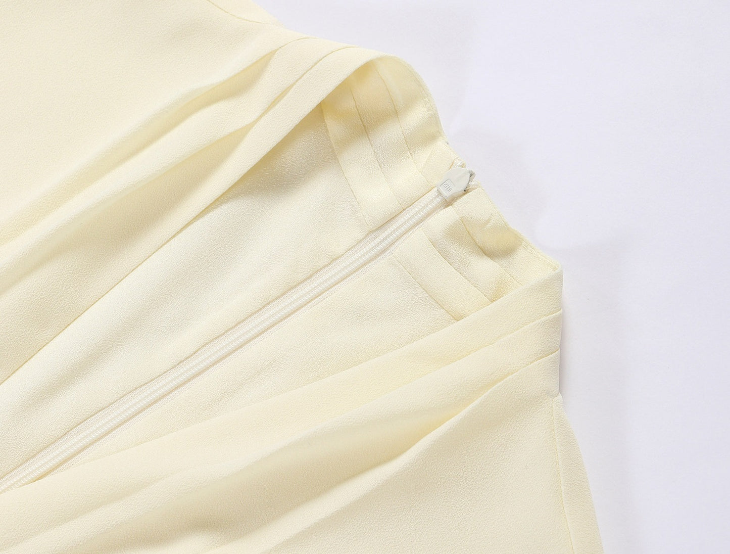 WANGXO | Innovative Weaving Texture Overlapping V-Neck Sleeveless Top -KEIA