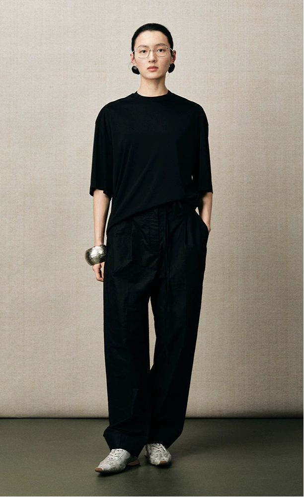 ZHUCHONGYUN black minimalist crew neck loose mid-sleeve top-IEJI.