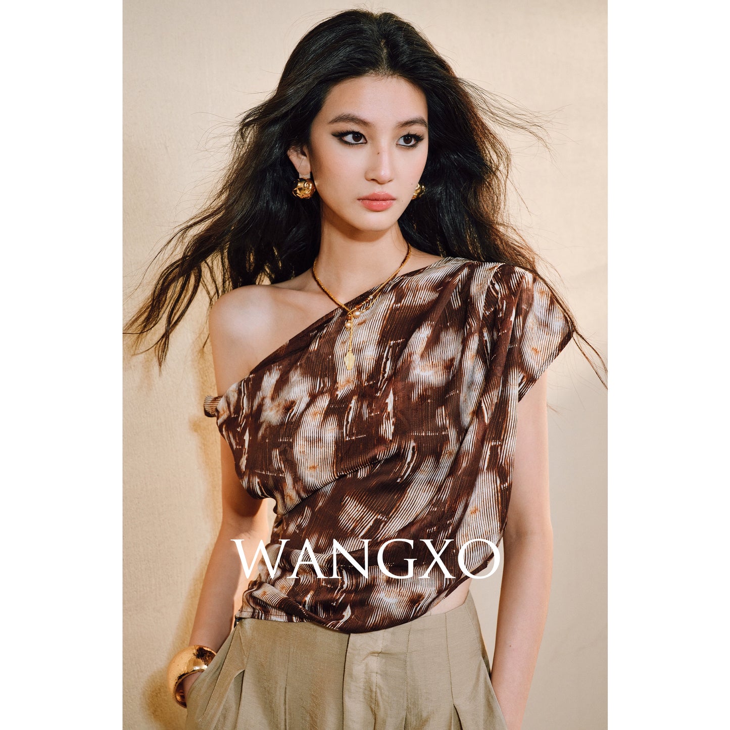 WANGXO Heavy Work Glossy Satin Hand-Pinched Pleats Slanted Shoulders Twisted Top - CERYS
