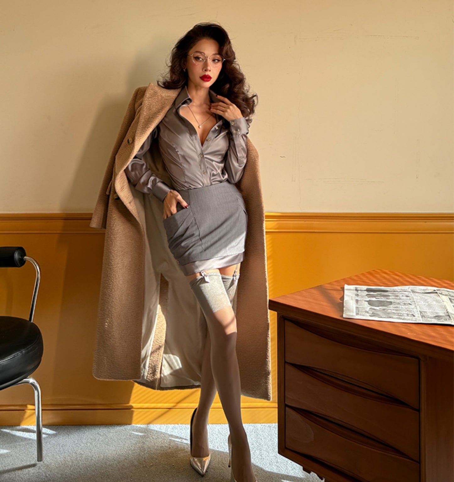 Le Palais Vintage Luxury Beige Suit Collar Long Sleeve Straight Long Winter Coat-KIKE.