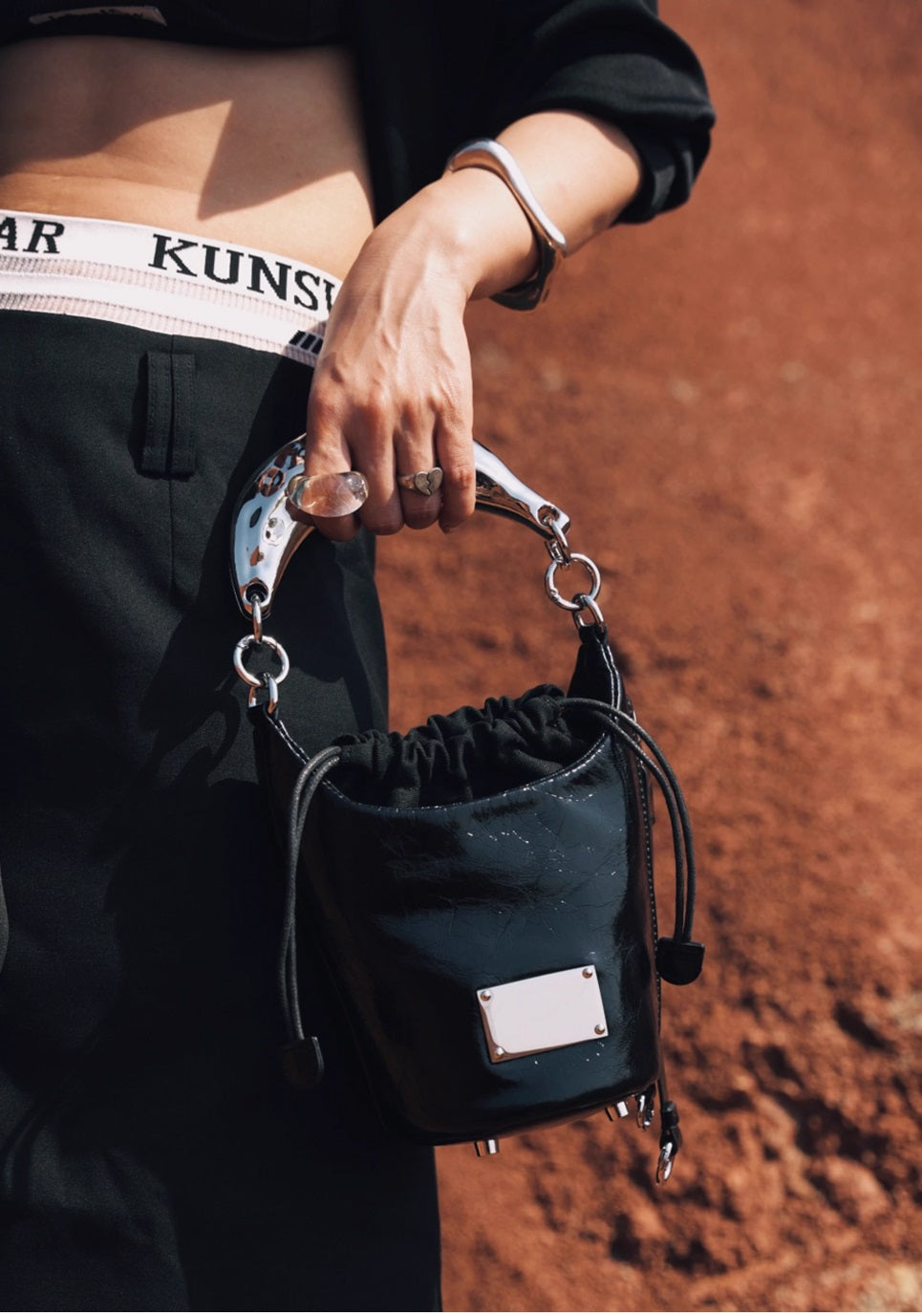 IUBALLET Modern Drawstring Leather Bucket Bag - BACK.