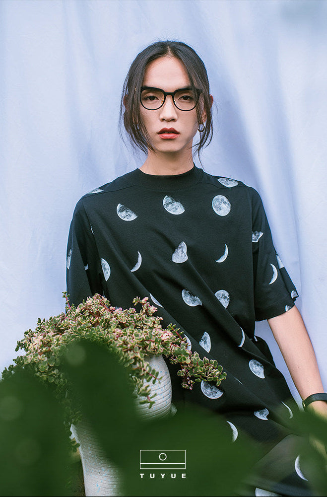 TUYUE Pure Cotton Short Sleeves Moon Print T-Shirt - FERDINAND.