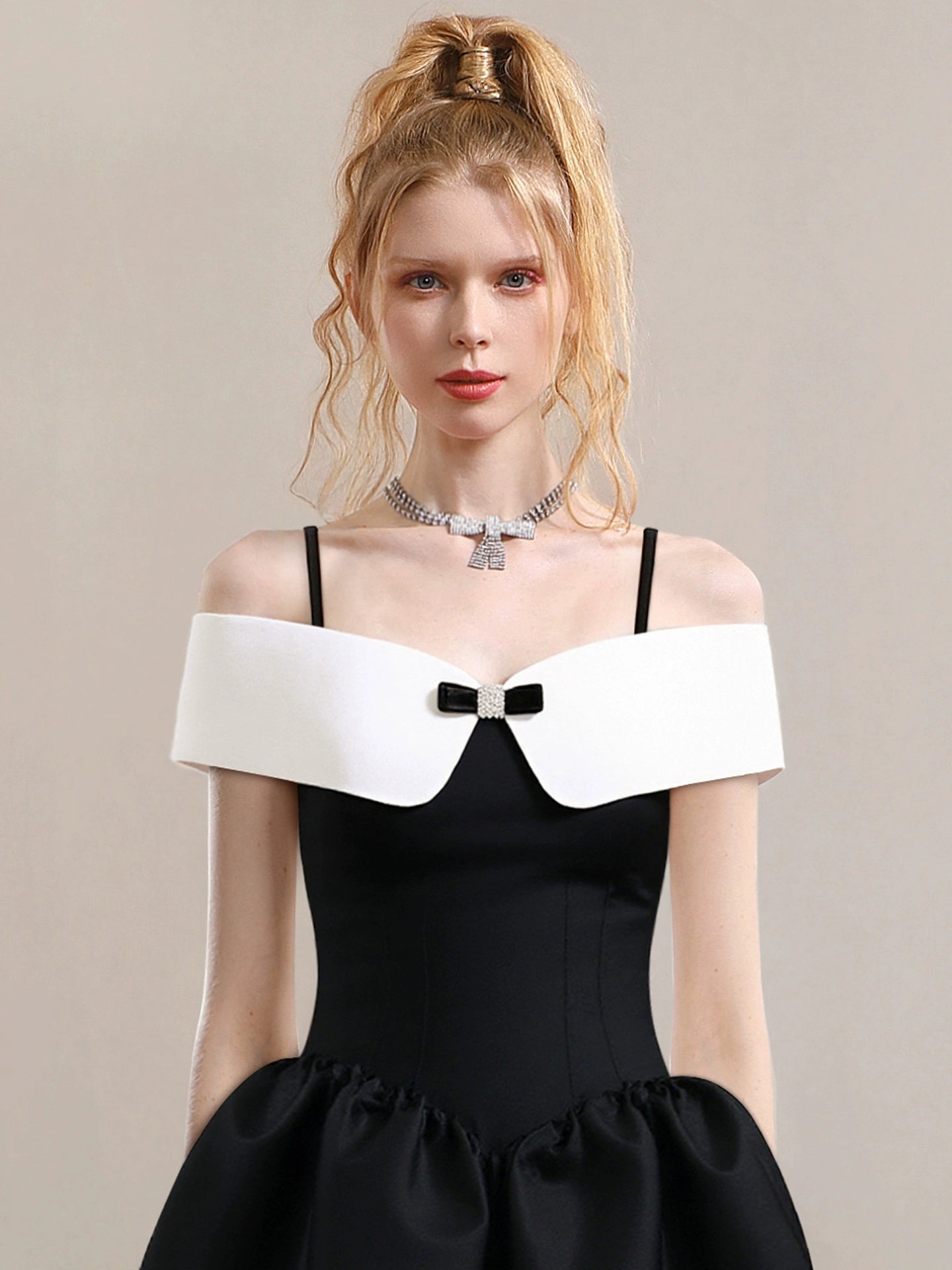 CHECOCRE Stubble French fashion suspender off-the-shoulder black Hepburn-style dress  - TEAR ?