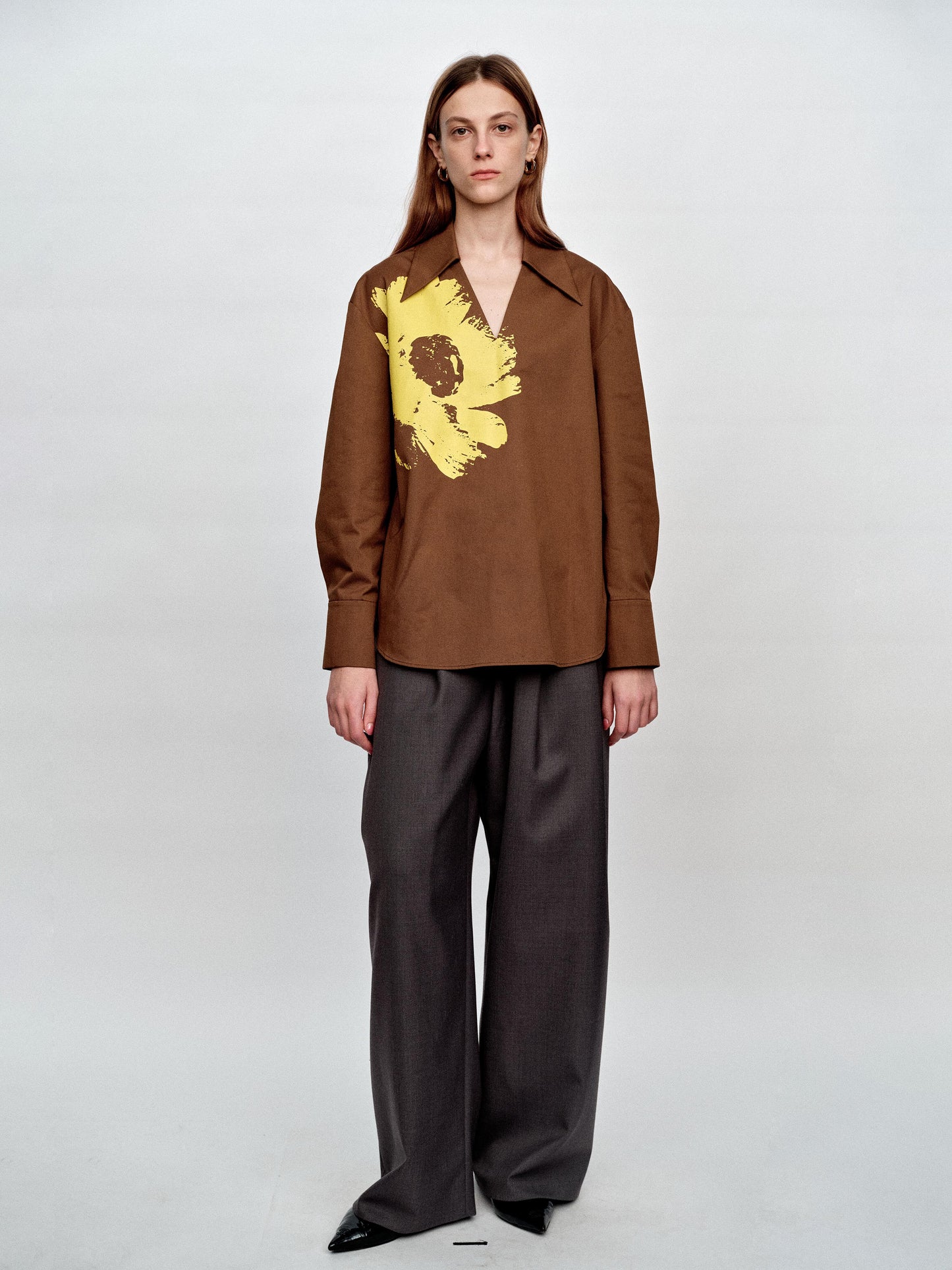 SERRER bright yellow daisy print brown pullover V-neck shirt - ISAIAH.