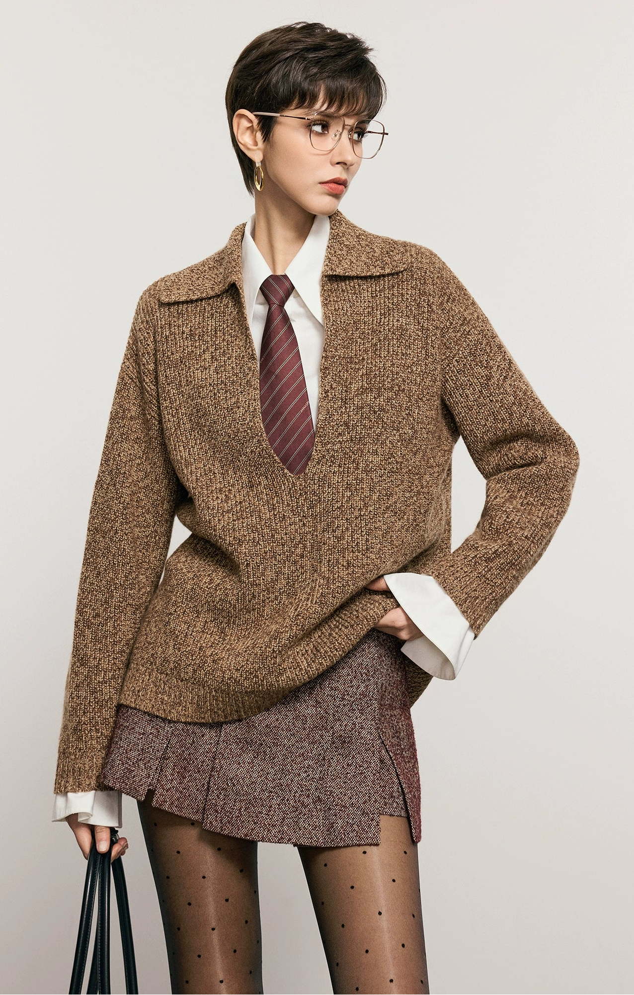 ANNASPEAK deep V loose knit sweater-CHERRY.