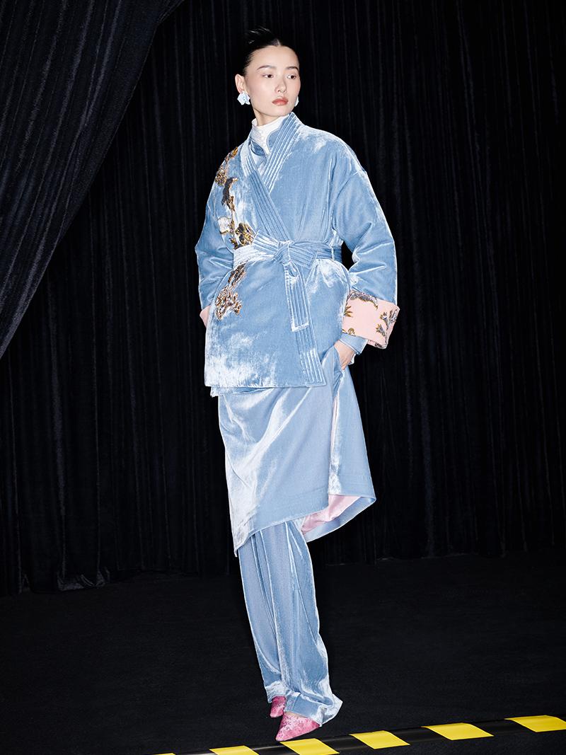 M essential Mackay designer cut-and-appliqué folded puffer jacket - rain.