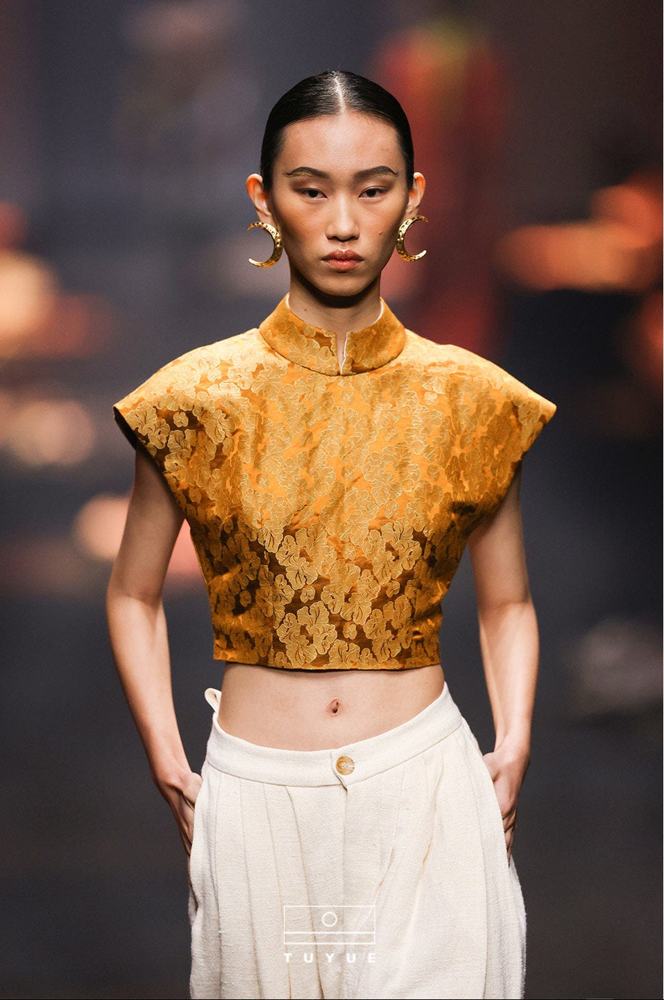 TUYUE Gold Carving Linen Mulberry Silk Lace-up Backless Top - DENVER.