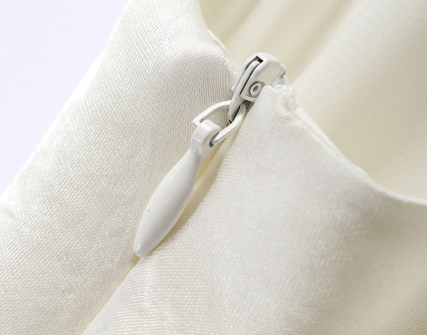 WANGXO |Water Drop Cutout, Custom Pin & Pinch-Pleated Sleeveless Dress- SENA