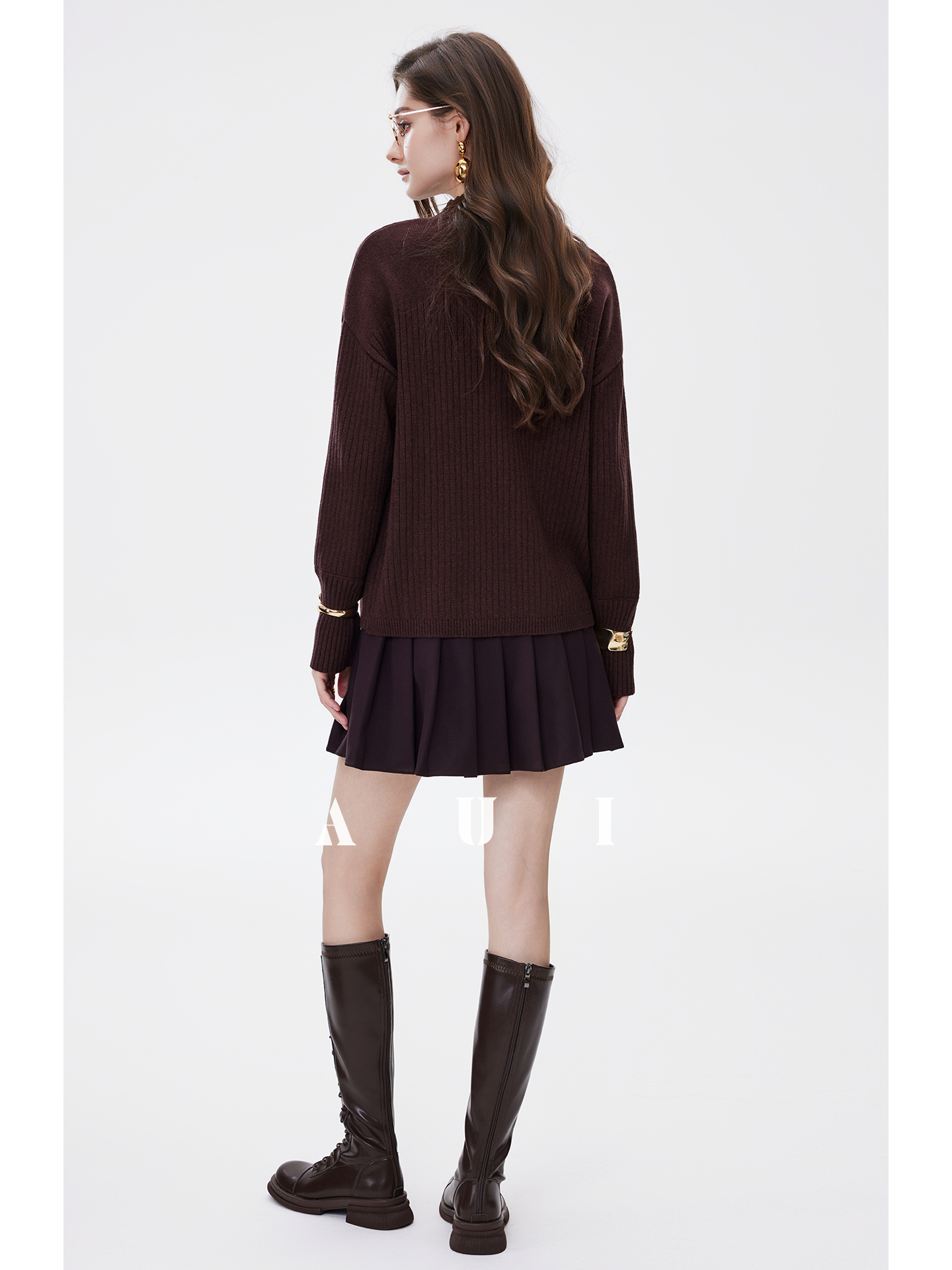 AUI can be seen as a pullover inner knitted sweater and a long-sleeved top -  Chung-Cha