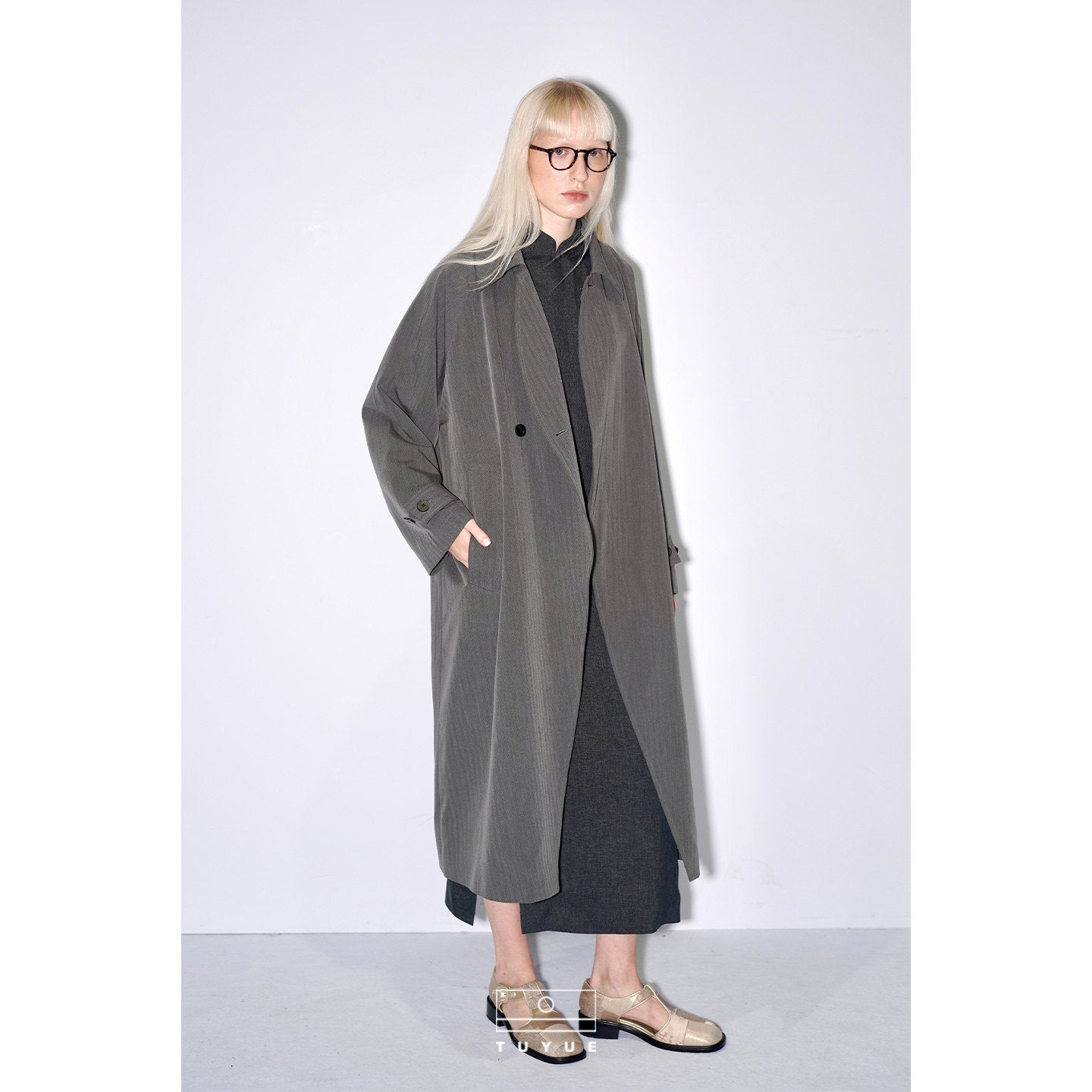 TUYUE Gray simple silhouette mid-length trench coat - GIFTY.