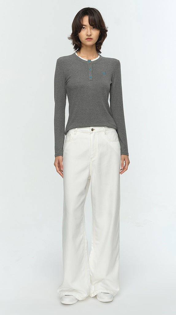 COMME MOI designer Lu Yan wears white denim straight-leg pants - DREAM.