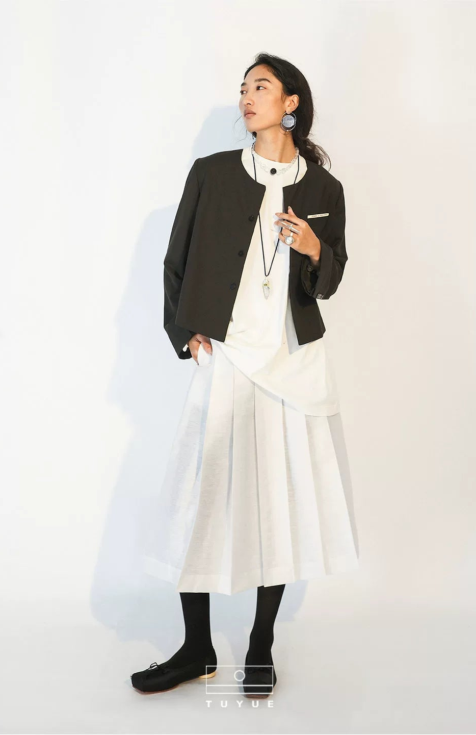 TUYUE blue gray round neck straight shoulders short casual blazer- STEPHEN