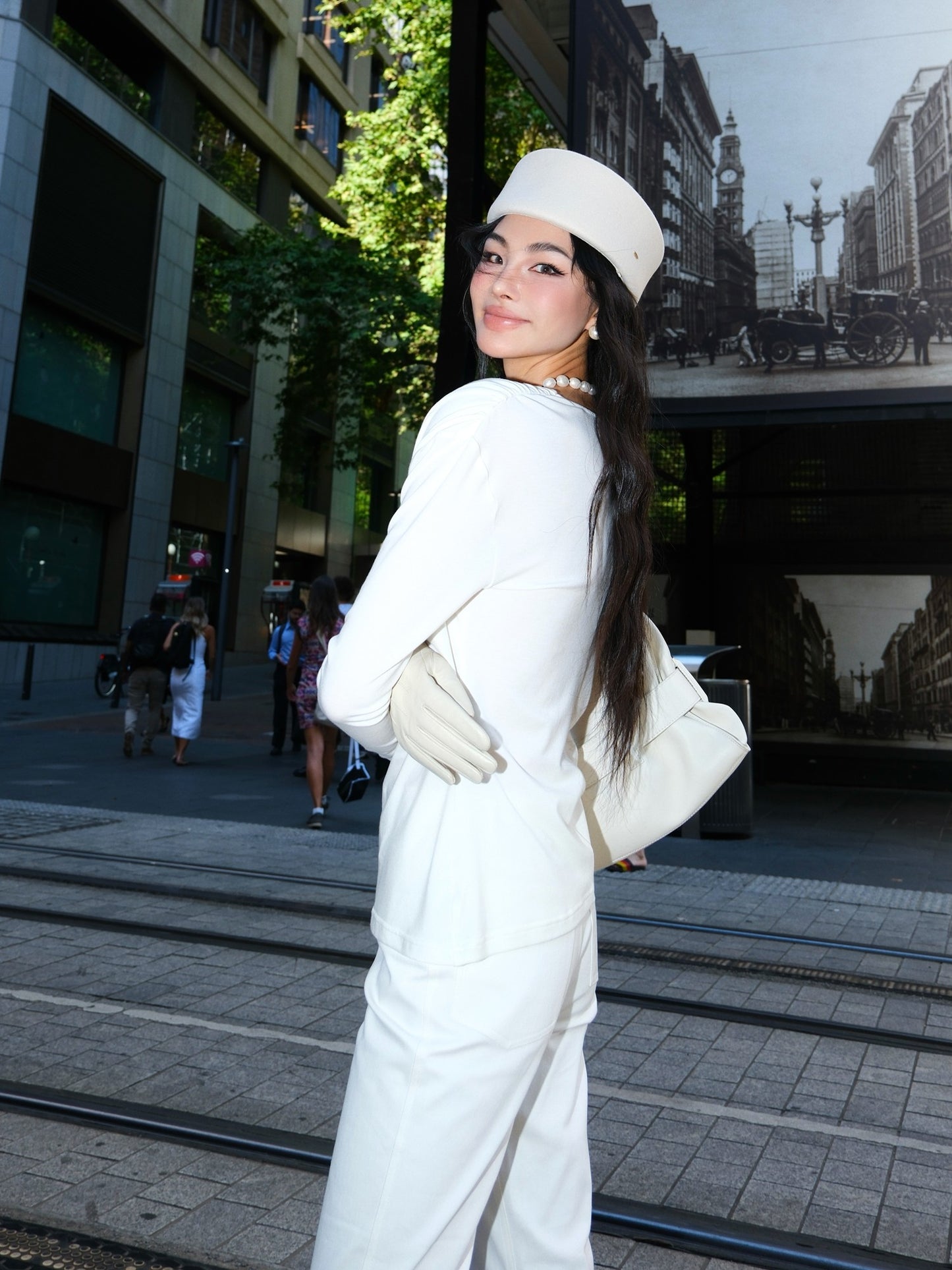 MEI SANGUAN White swing-necked long-sleeved shirt - LOLA