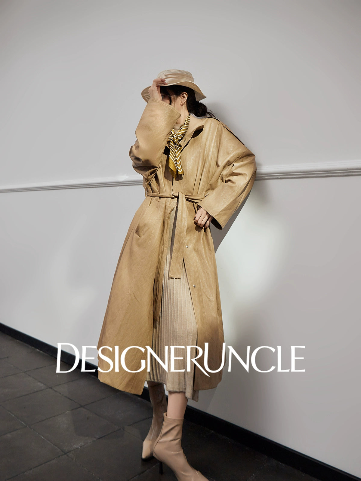 DGU "Twilight" khaki leather new high-end design commuter slimming top - GANT.