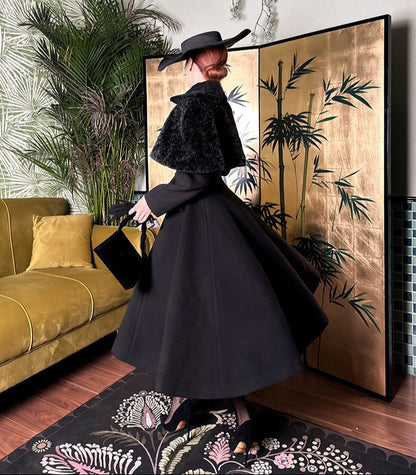 Le Palais Vintage's cape black thick woolen coat - Ster.