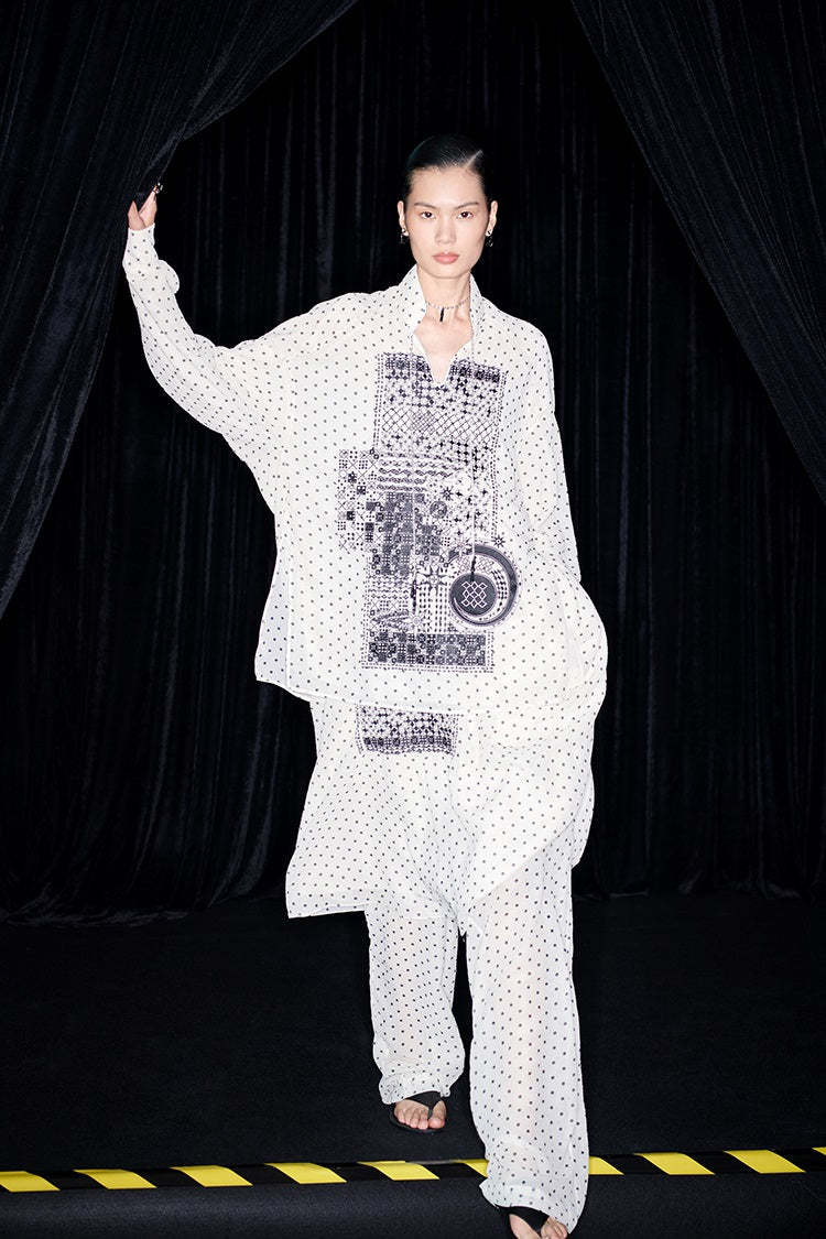 M essential Mackay designer Fubo tulle printed pavé embroidery stand-up collar shirt - LOVE.