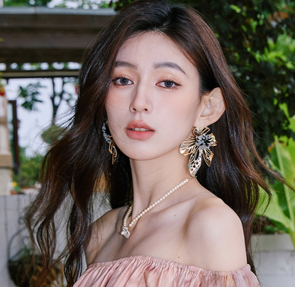 DOLLY Elegant Black and Gold Flower Pattern Clip Chic Earrings-EMELIA