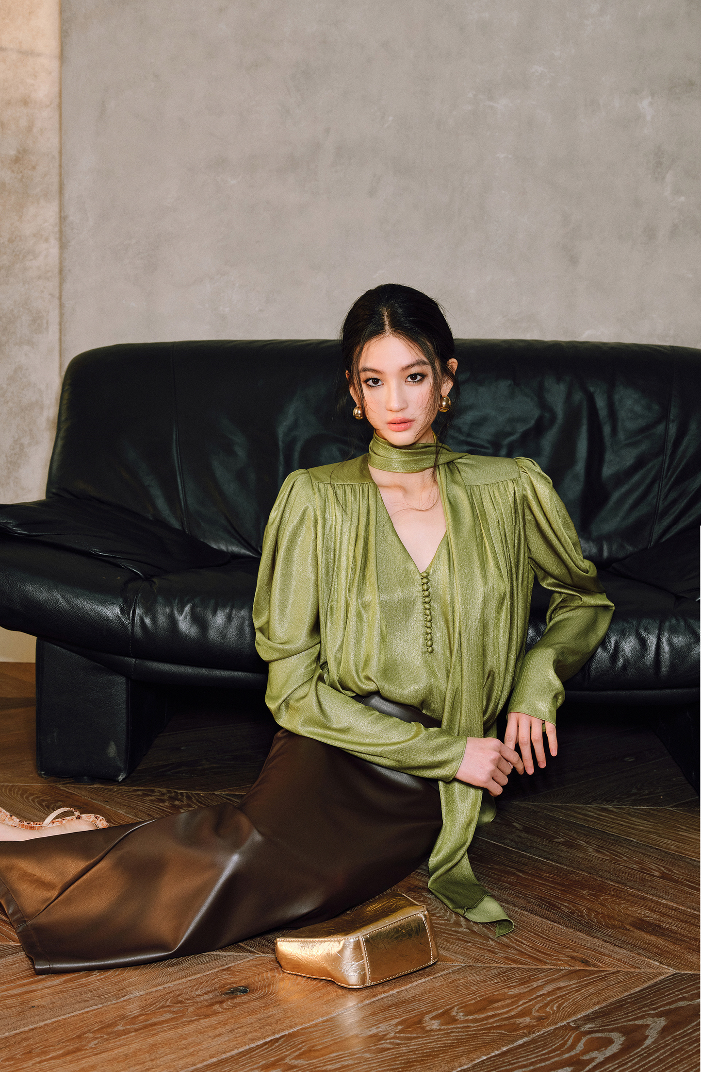 WANGXO | Satin Luster with Sequin-Embellished Silk Sleeve V-Neck Streamer Shirt - NIA.