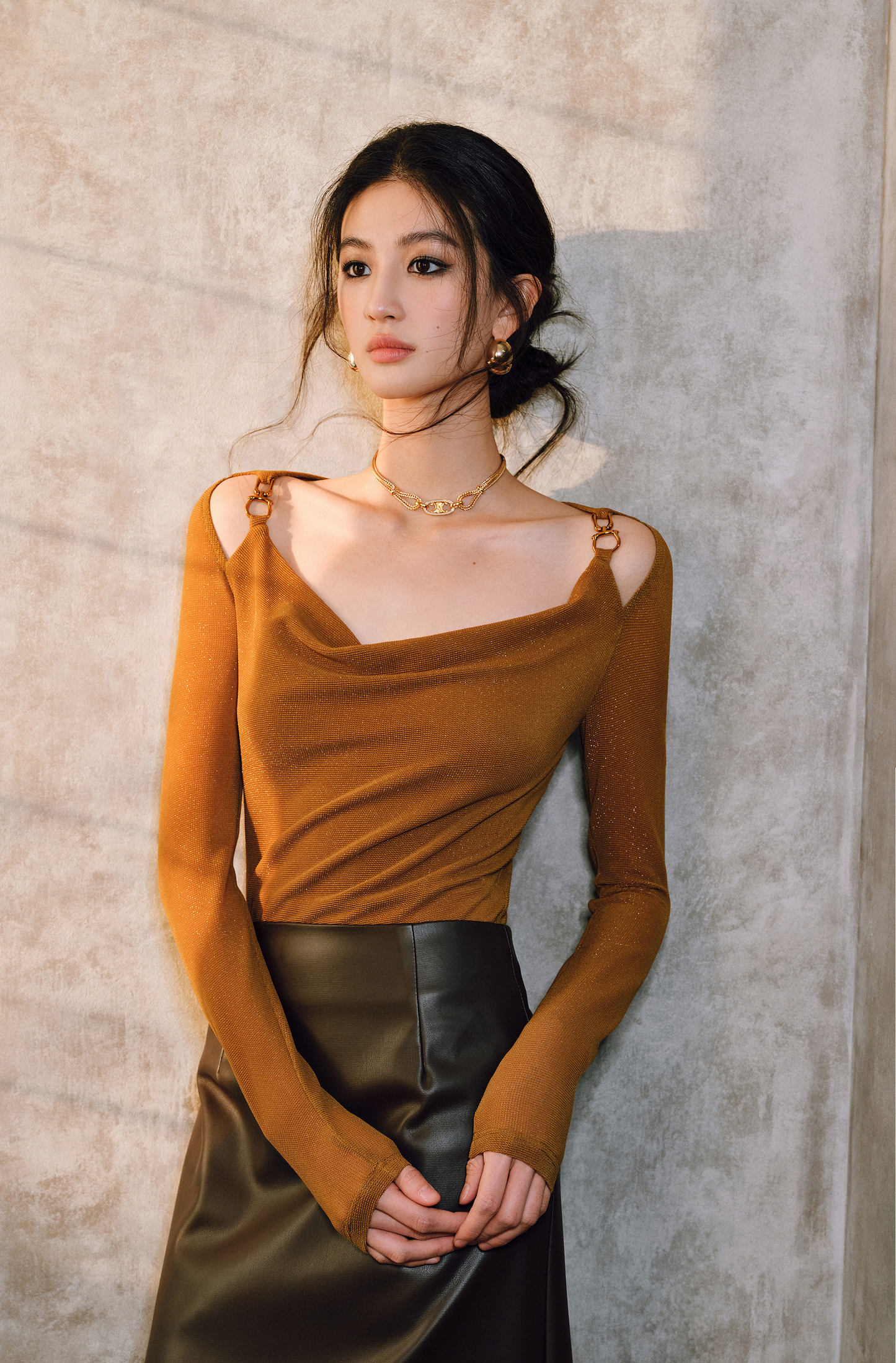 WANGXO | Xinghai Bright Silk Knit Swing Collar Metal Chain Top- LILA.