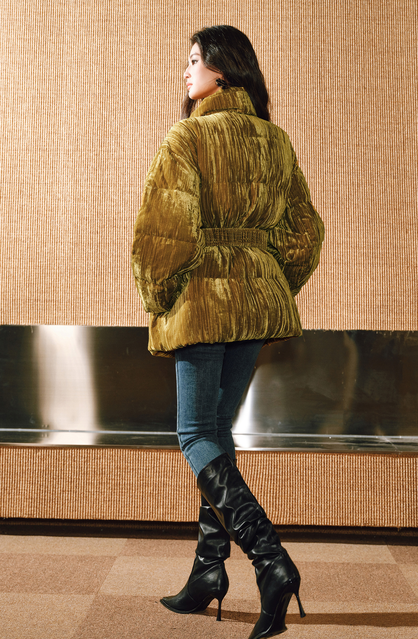 WANGXO |Pleated Velvet Jacket with Stand-Up Collar and Belt-ESMA.