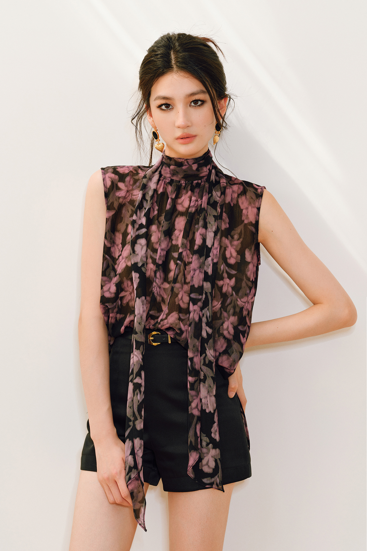 WANGXO | Stand Collar Shun Yu Wrinkled Print Sleeveless Ribbon Shirt -EVELINA.
