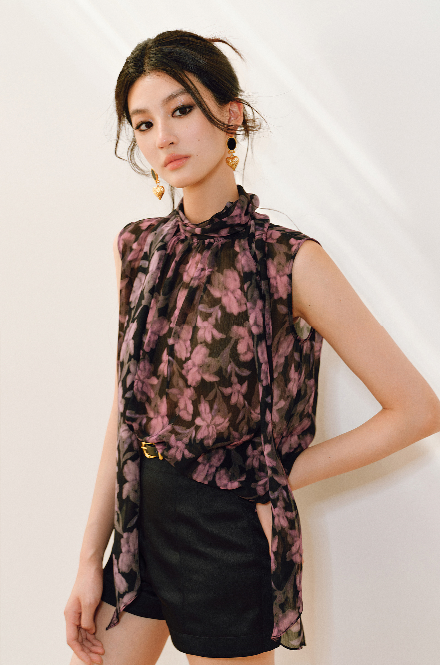 WANGXO | Stand Collar Shun Yu Wrinkled Print Sleeveless Ribbon Shirt -EVELINA.