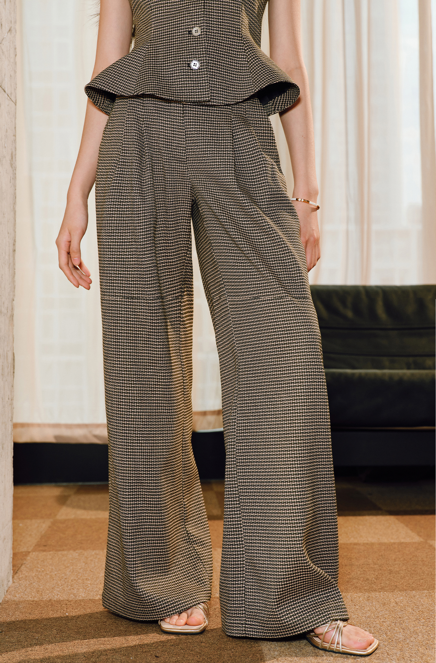 WANGXO | V-Neck Waist Ruffle Swing Sleeveless Vest Suit-ZORA.