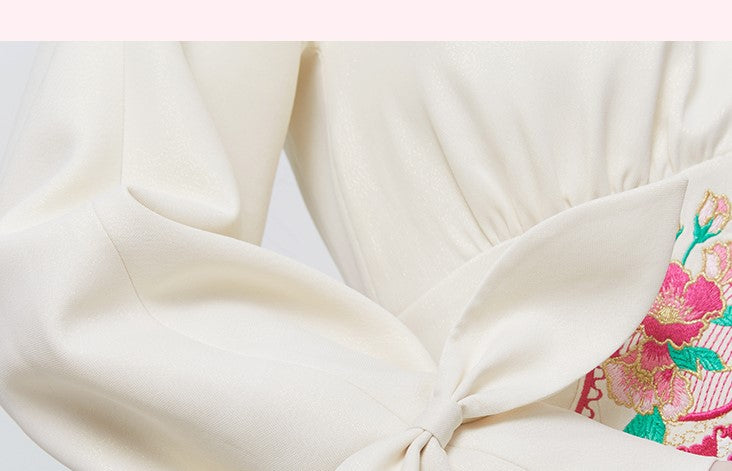 Magic Q's dazzling beige poppy heart embroidered bow tie double zip trench coat - Trri