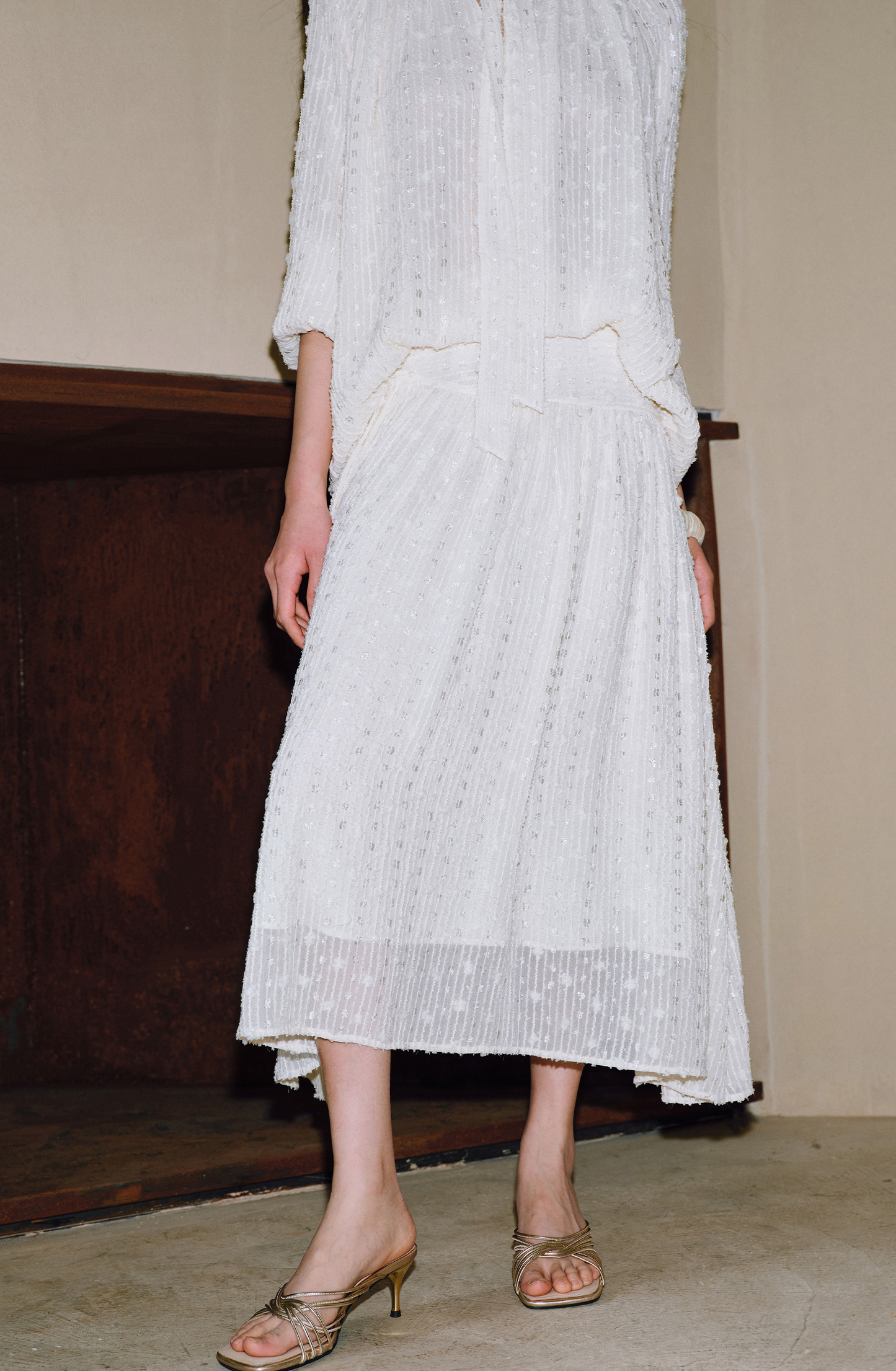 WANGXO | 3D Granular Jacquard Micro-Wrinkle Streamer V-Neck Top & Skirt Set- ADA.