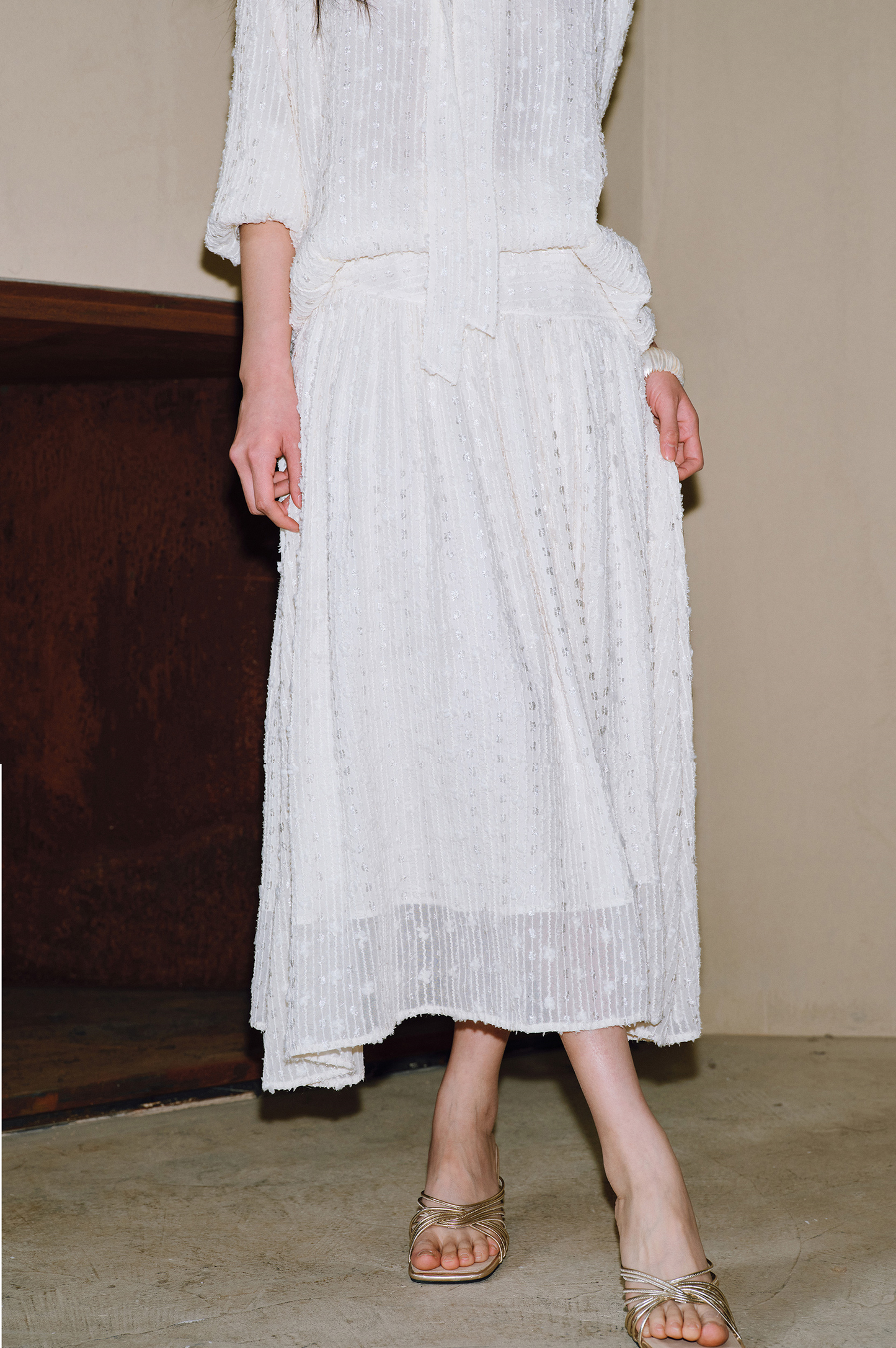 WANGXO | 3D Granular Jacquard Micro-Wrinkle Streamer V-Neck Top & Skirt Set- ADA.