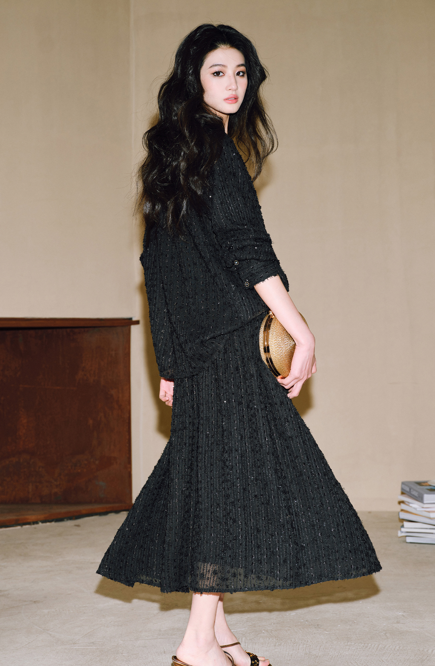 WANGXO | 3D Granular Jacquard Micro-Wrinkle Streamer V-Neck Top & Skirt Set- ADA.