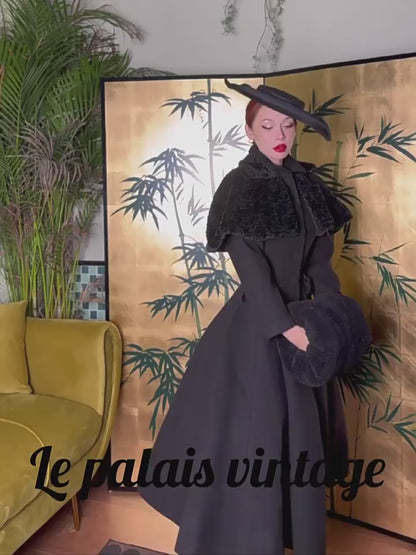 Le Palais Vintage's cape black thick woolen coat - Ster.