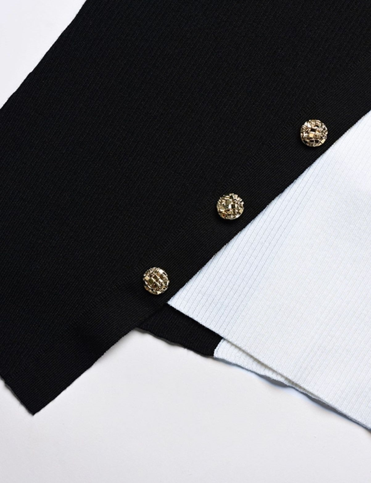 YES BY YESIR  Sheep wool dual tone crossbody knit top - STRET.