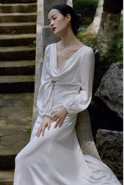 Puff sleeve swing collar halter open back wedding dress- Lati Puff sleeve swing collar halter open back wedding dress- Lati