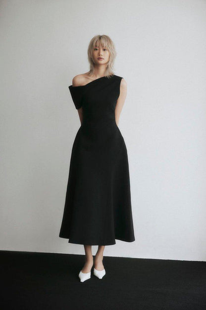 Black Asymmetric Shoulder Dress-KIKI