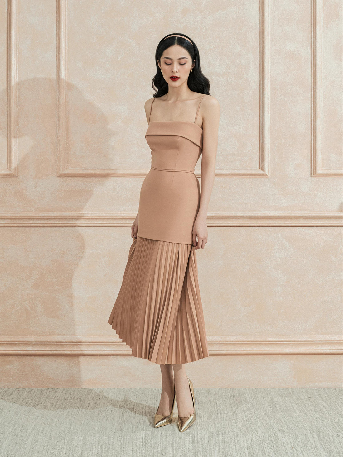 LUXURY ELEGANT SOPHISTICATED PLEATED MIDI DRESS