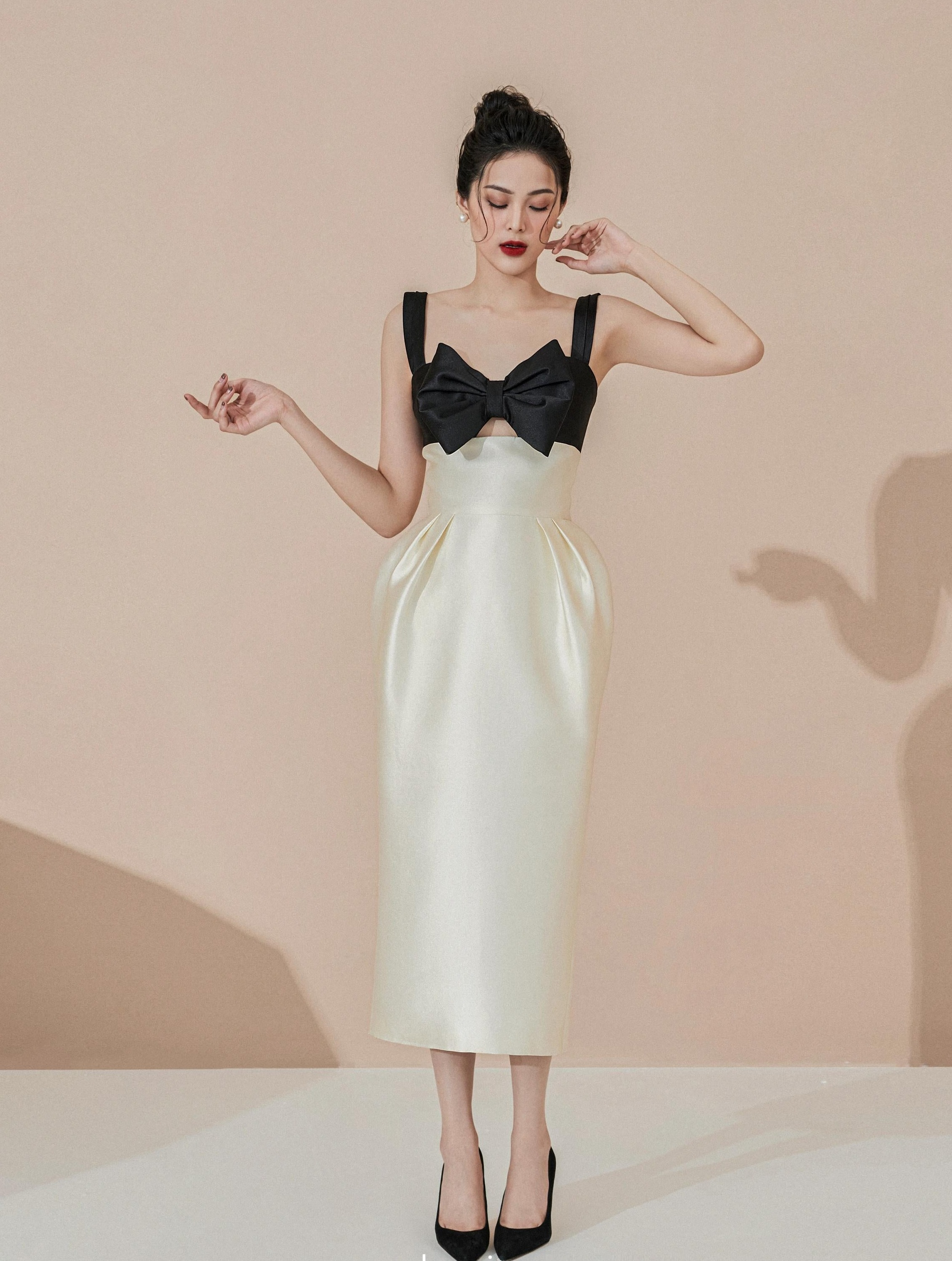HIGH END CUT OUT FRONT BOW MIDI COCKTAIL DRESS