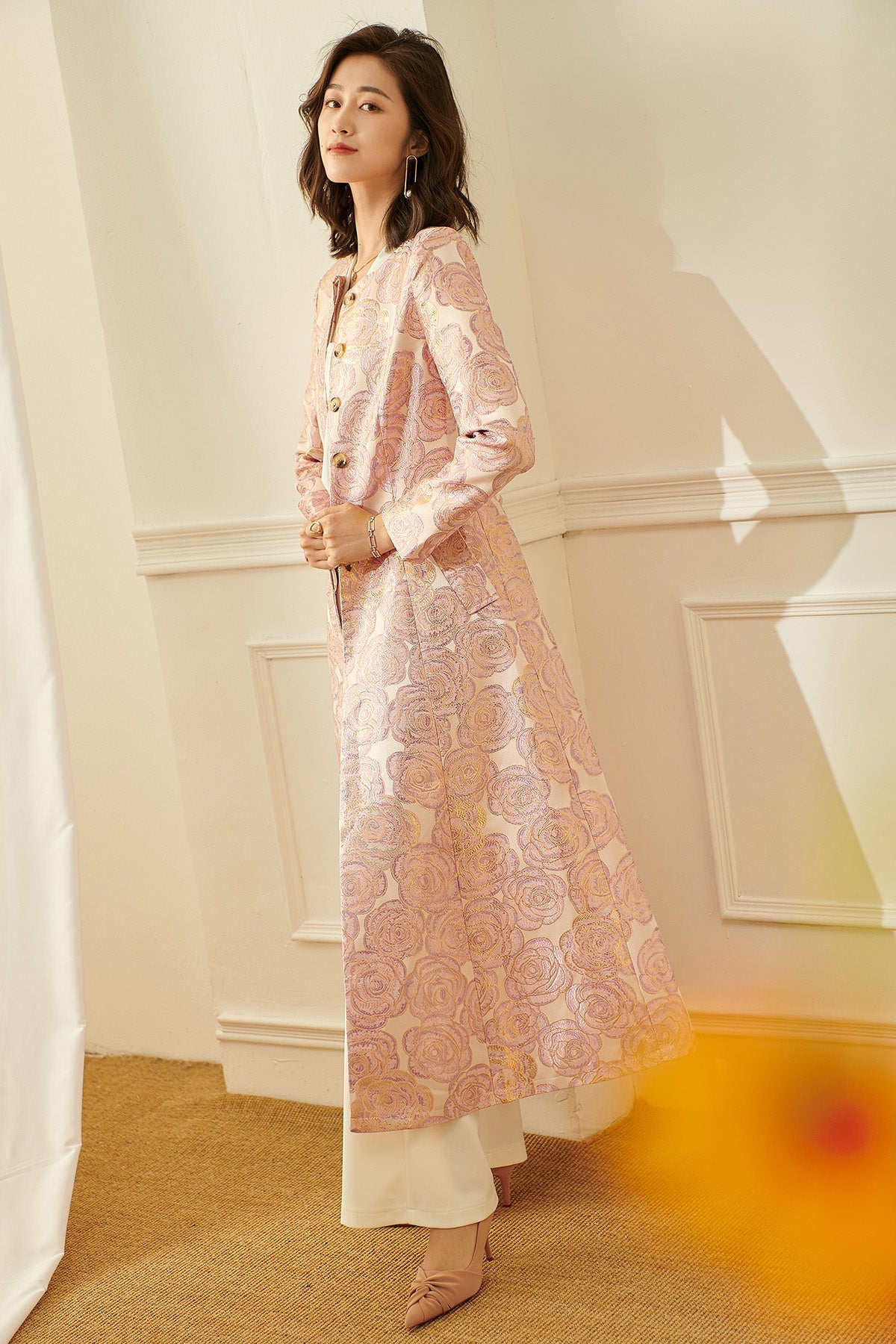 Luxury nude pink gold jacquard embroidery rose long exquisite coat- Nia M 50-55 kg Luxury nude pink gold jacquard embroidery rose long exquisite coat- Nia M 50-55 kg