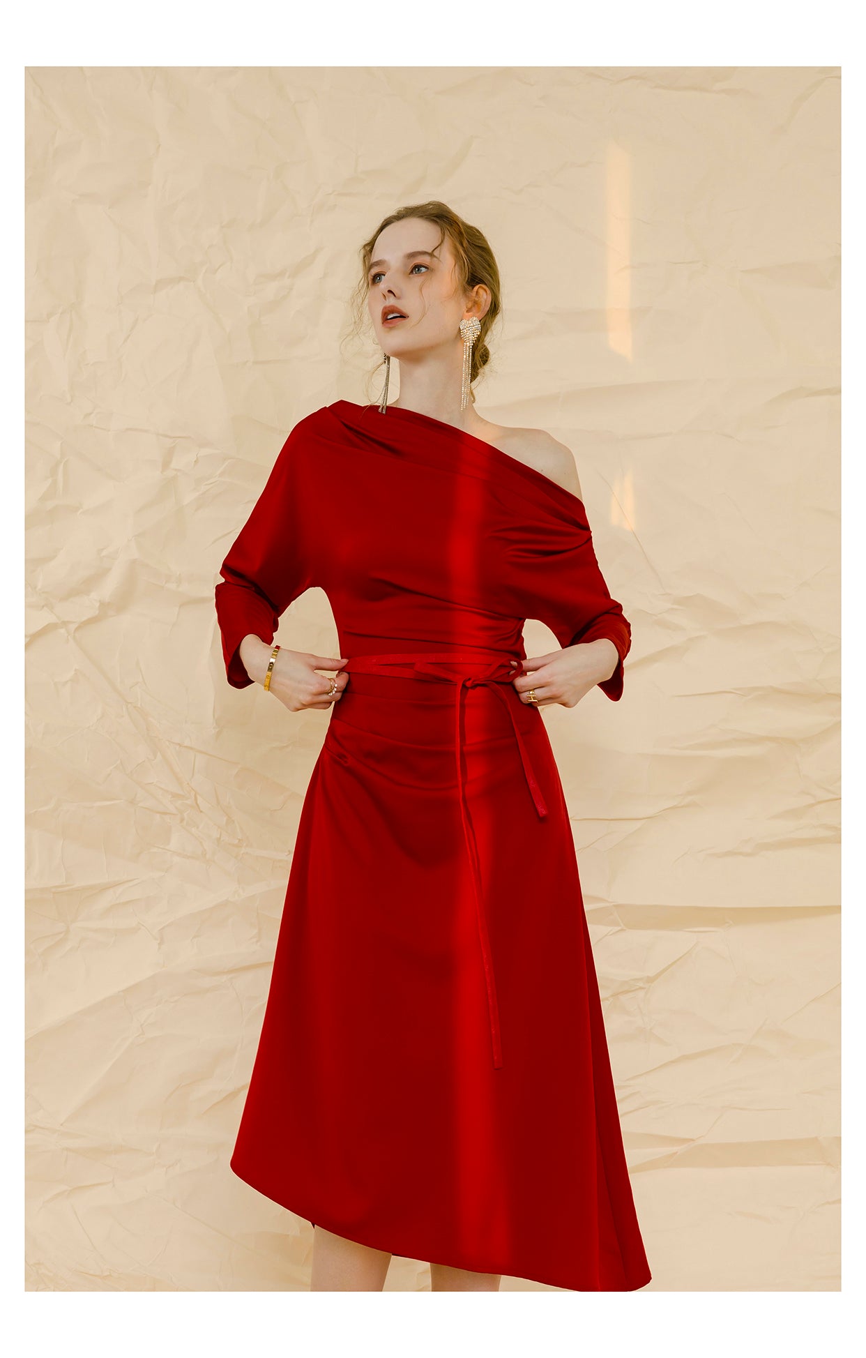 High-end slanted shoulder long-sleeved red satin dress - Biloa
