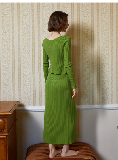 Green Three-piece set designed for optimal comfort and versatility skirt suit set- Jula