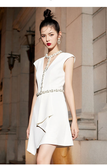 Elegant halter neck, this summer party dress is designed to display a deep V-Filomina