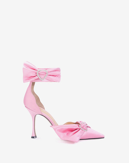Pink crafted from exquisite pink silk. Featuring a one-word buckle closure- Fruta