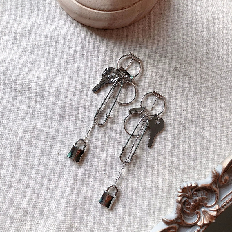 Le Palais Vintage Elegant Sliver Key and Padlock Long Earrings-Jill.