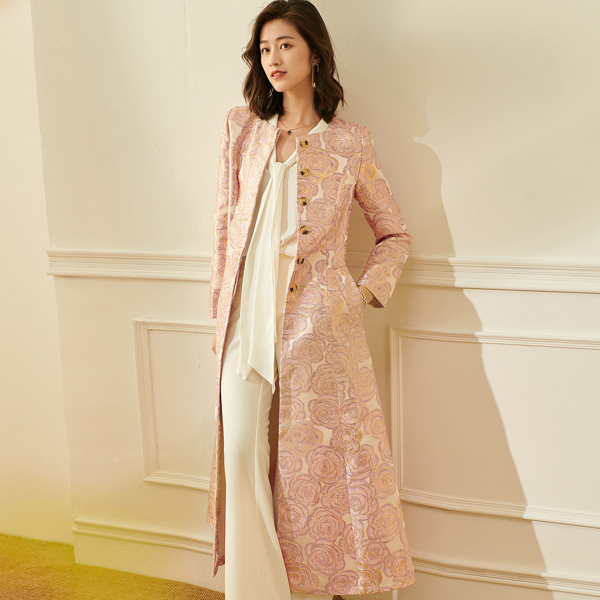 Luxury nude pink gold jacquard embroidery rose long exquisite coat- Nia M 50-55 kg Luxury nude pink gold jacquard embroidery rose long exquisite coat- Nia M 50-55 kg
