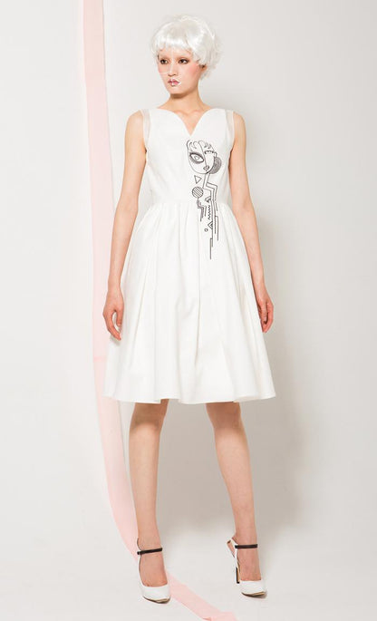 New heart-shaped collar silk embroidery sleeveless pleated full skirt white dress- Coale