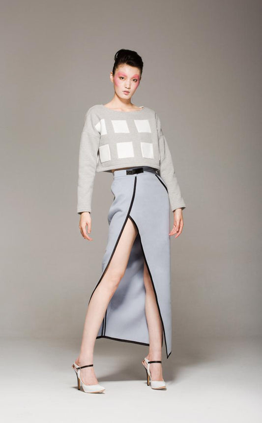 Independent designers grayish white short checkered sweater- Mova