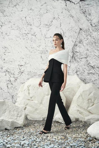 Highend structure asymetric black and white top- Noe
